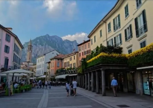 Palazzo Novecento Centro Storico Bed & Breakfast Lecco Italy