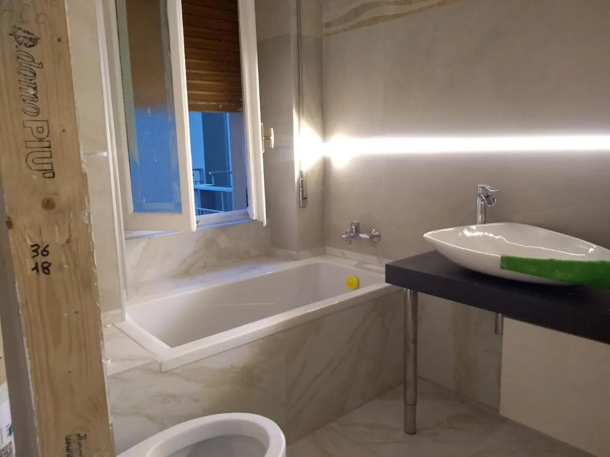 Palazzo Novecento Centro Storico Bed & Breakfast Lecco 0*,  İtalya