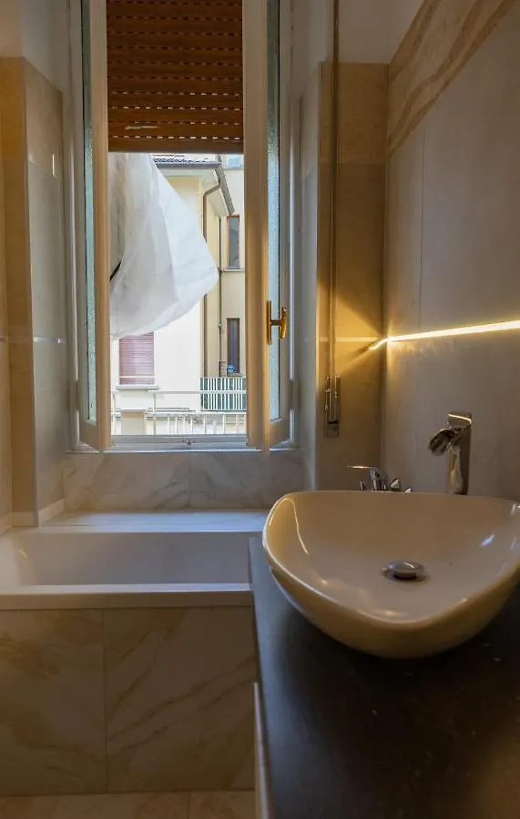 Palazzo Novecento Centro Storico Bed & Breakfast Lecco İtalya
