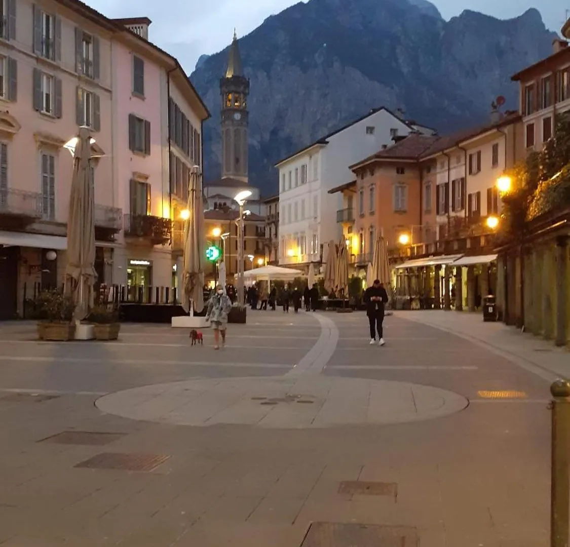 Palazzo Novecento Centro Storico Bed & Breakfast Lecco 0*,  İtalya